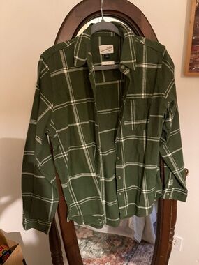 Universal Thread Plaid Button-Up Shirt